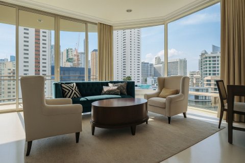 Condo in Watthana, Bangkok, Thailand, 3 bedrooms № 160805 - photo 4