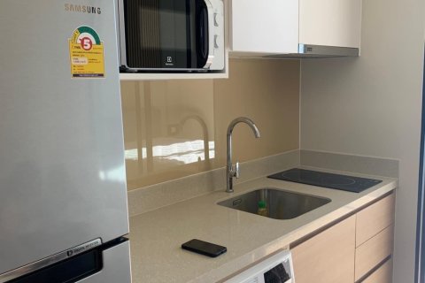 Студия в кондо в Ваттхане, Бангкок, Таиланд № 160806 - фото 2