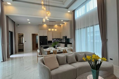 Villa in Pattaya, Thailand 4 Schlafzimmer № 214144 - Foto 5