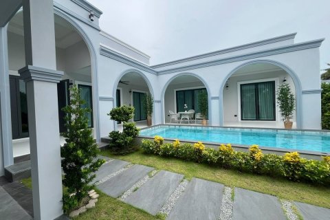 Chalet de 4 dormitorios en Pattaya, Tailandia № 214144
