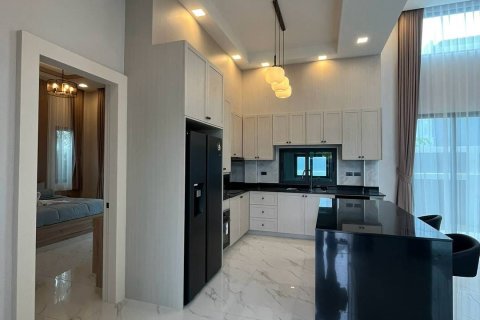 Villa in Pattaya, Thailand 4 Schlafzimmer № 214144 - Foto 8