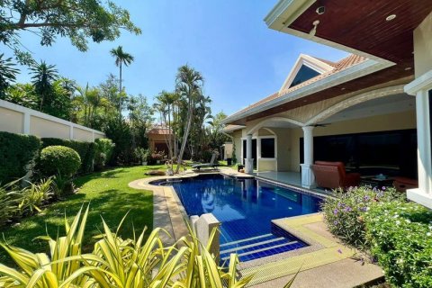 Chalet de 3 dormitorios en Pattaya, Tailandia № 214111