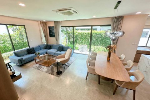 Casa de 4 dormitorios en Bangkok, Tailandia № 233630 - foto 4