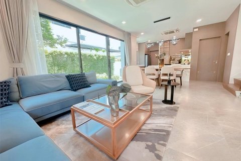 Casa de 4 dormitorios en Bangkok, Tailandia № 233630 - foto 5