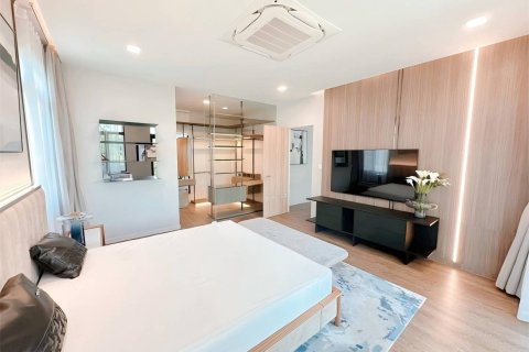 Casa de 4 dormitorios en Bangkok, Tailandia № 233630 - foto 10
