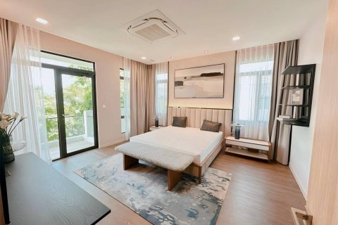 Casa de 4 dormitorios en Bangkok, Tailandia № 233630 - foto 8