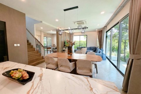Casa de 4 dormitorios en Bangkok, Tailandia № 233630