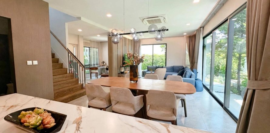 Casa de 4 dormitorios en Bangkok, Tailandia № 233630