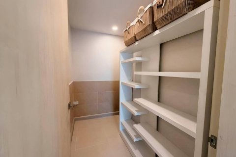 Condominio de 3 dormitorios en Bangkok, Tailandia № 233625 - foto 21