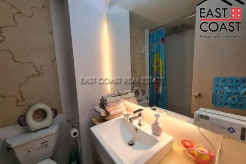 Condominio de 2 dormitorios en Jomtien Beach, Pattaya, Tailandia № 213707 - foto 11