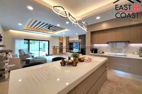 Casa de 4 dormitorios en Pattaya, Tailandia № 213710 - foto 11