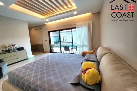 Casa de 4 dormitorios en Pattaya, Tailandia № 213710 - foto 15