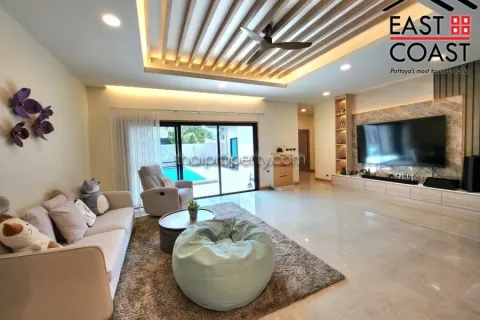 Casa de 4 dormitorios en Pattaya, Tailandia № 213710 - foto 5