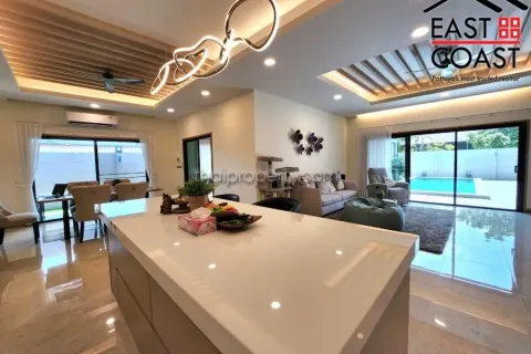 Casa de 4 dormitorios en Pattaya, Tailandia № 213710 - foto 10