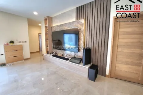 Casa de 4 dormitorios en Pattaya, Tailandia № 213710 - foto 6