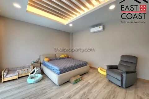 Casa de 4 dormitorios en Pattaya, Tailandia № 213710 - foto 17