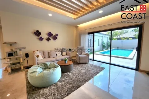 Casa de 4 dormitorios en Pattaya, Tailandia № 213710 - foto 4
