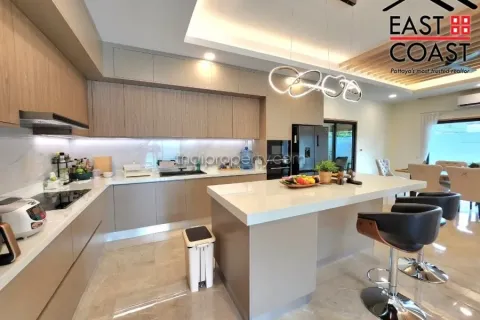Casa de 4 dormitorios en Pattaya, Tailandia № 213710 - foto 9
