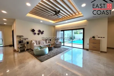 Casa de 4 dormitorios en Pattaya, Tailandia № 213710 - foto 3