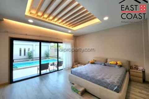 Casa de 4 dormitorios en Pattaya, Tailandia № 213710 - foto 16