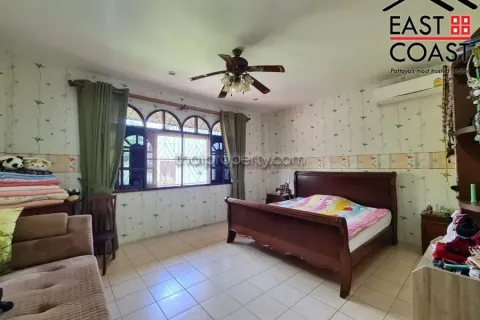 Casa de 7 dormitorios en Pattaya, Tailandia № 213706 - foto 18