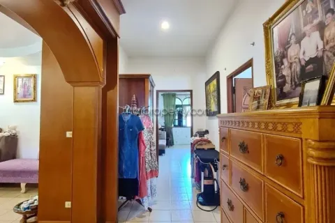 Casa de 7 dormitorios en Pattaya, Tailandia № 213706 - foto 17