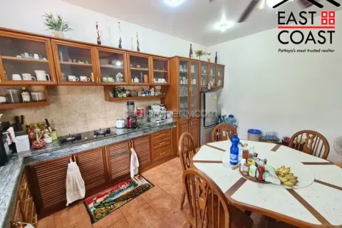 Casa de 7 dormitorios en Pattaya, Tailandia № 213706 - foto 10