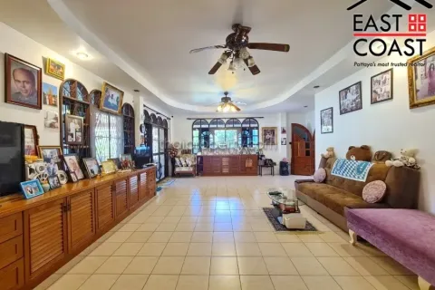 Casa de 7 dormitorios en Pattaya, Tailandia № 213706 - foto 5