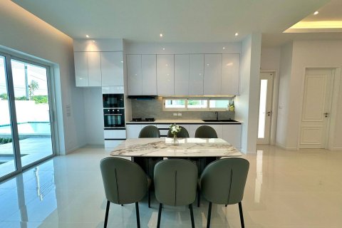 Chalet de 3 dormitorios en Hua Hin, Tailandia № 169887 - foto 12