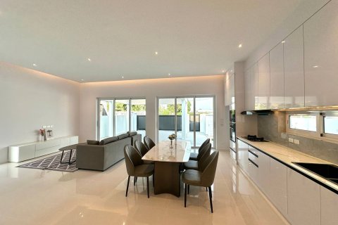 Chalet de 3 dormitorios en Hua Hin, Tailandia № 169887 - foto 10