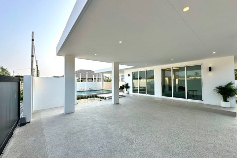 Chalet de 3 dormitorios en Hua Hin, Tailandia № 169887 - foto 19