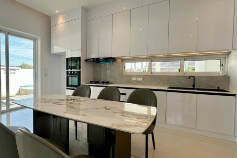 Chalet de 3 dormitorios en Hua Hin, Tailandia № 169887 - foto 11