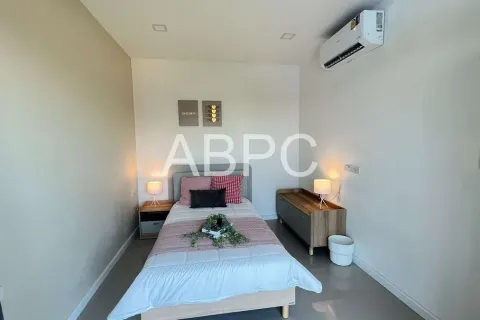 Casa de 4 dormitorios en Pattaya, Tailandia № 211928 - foto 13