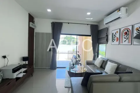 Casa de 4 dormitorios en Pattaya, Tailandia № 211928 - foto 4