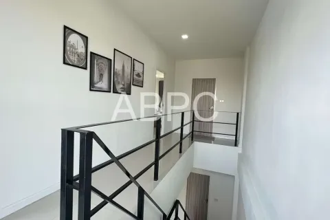 Casa de 4 dormitorios en Pattaya, Tailandia № 211928 - foto 7