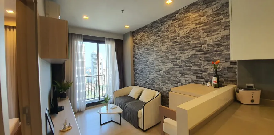 Studio in the Condo in Watthana, Bangkok, Thailand  № 160670