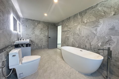 Villa in Pattaya, Thailand 4 bedrooms № 161039 - photo 21