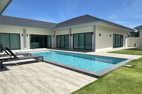 Villa in Pattaya, Thailand 4 bedrooms № 161039 - photo 2