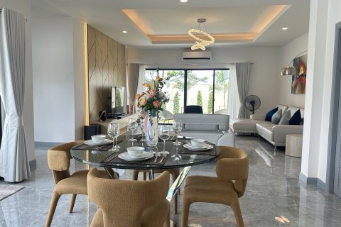 Villa in Pattaya, Thailand 4 bedrooms № 161039 - photo 14