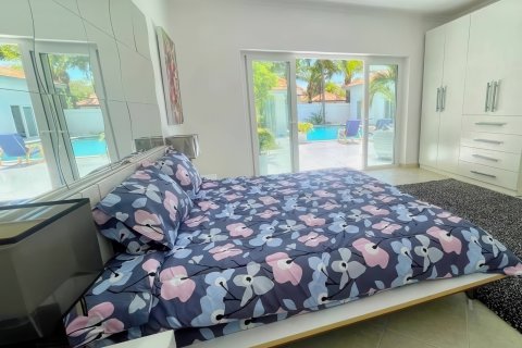 Villa in Pattaya, Thailand 12 bedrooms № 161040 - photo 11