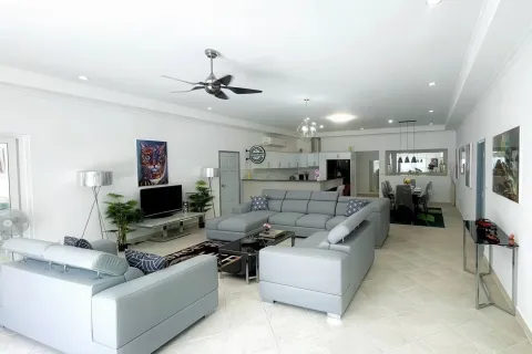 Villa in Pattaya, Thailand 12 bedrooms № 161040 - photo 21