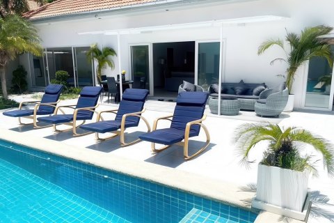 Villa in Pattaya, Thailand 12 bedrooms № 161040 - photo 2