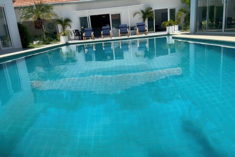 Villa in Pattaya, Thailand 12 bedrooms № 161040 - photo 3