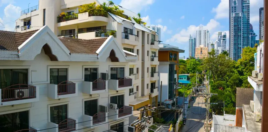 Studio in the Condo in Watthana, Bangkok, Thailand  № 159703