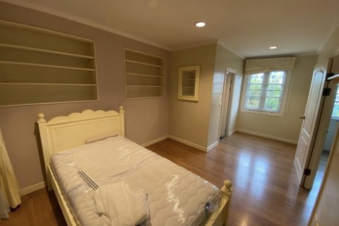 Таунхаус в Бангкоке, Таиланд с 4 спальнями  № 143123 - фото 22