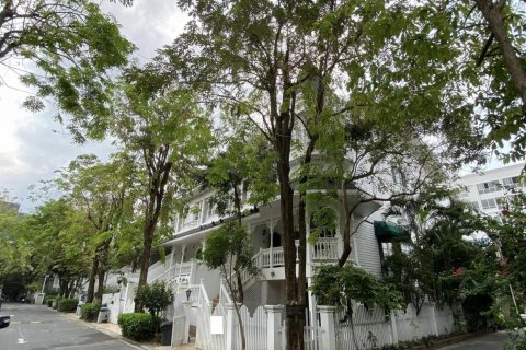 Таунхаус в Бангкоке, Таиланд с 4 спальнями  № 143123 - фото 2