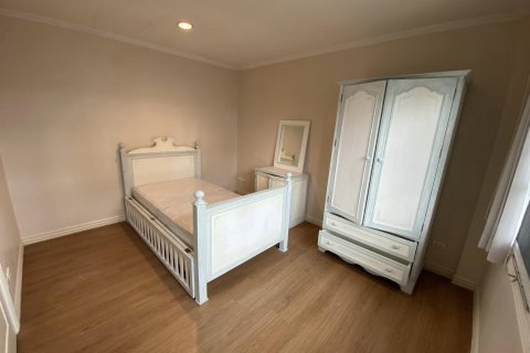 Таунхаус в Бангкоке, Таиланд с 4 спальнями  № 143123 - фото 26