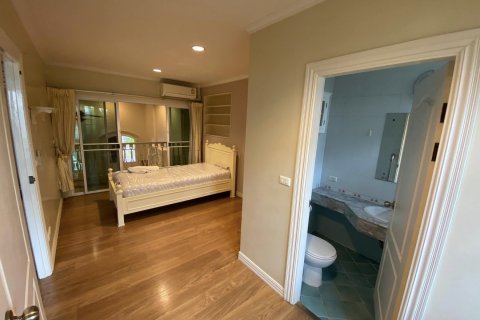 Таунхаус в Бангкоке, Таиланд с 4 спальнями  № 143123 - фото 23