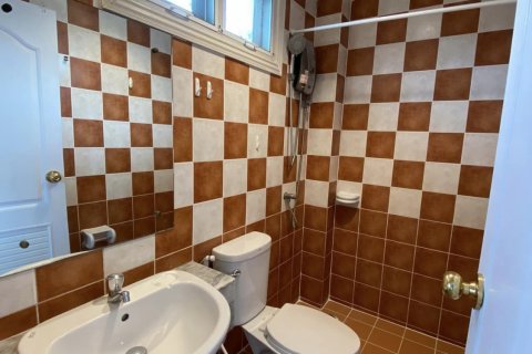 Таунхаус в Бангкоке, Таиланд с 4 спальнями  № 143123 - фото 27