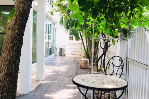 Таунхаус в Бангкоке, Таиланд с 4 спальнями  № 143123 - фото 5